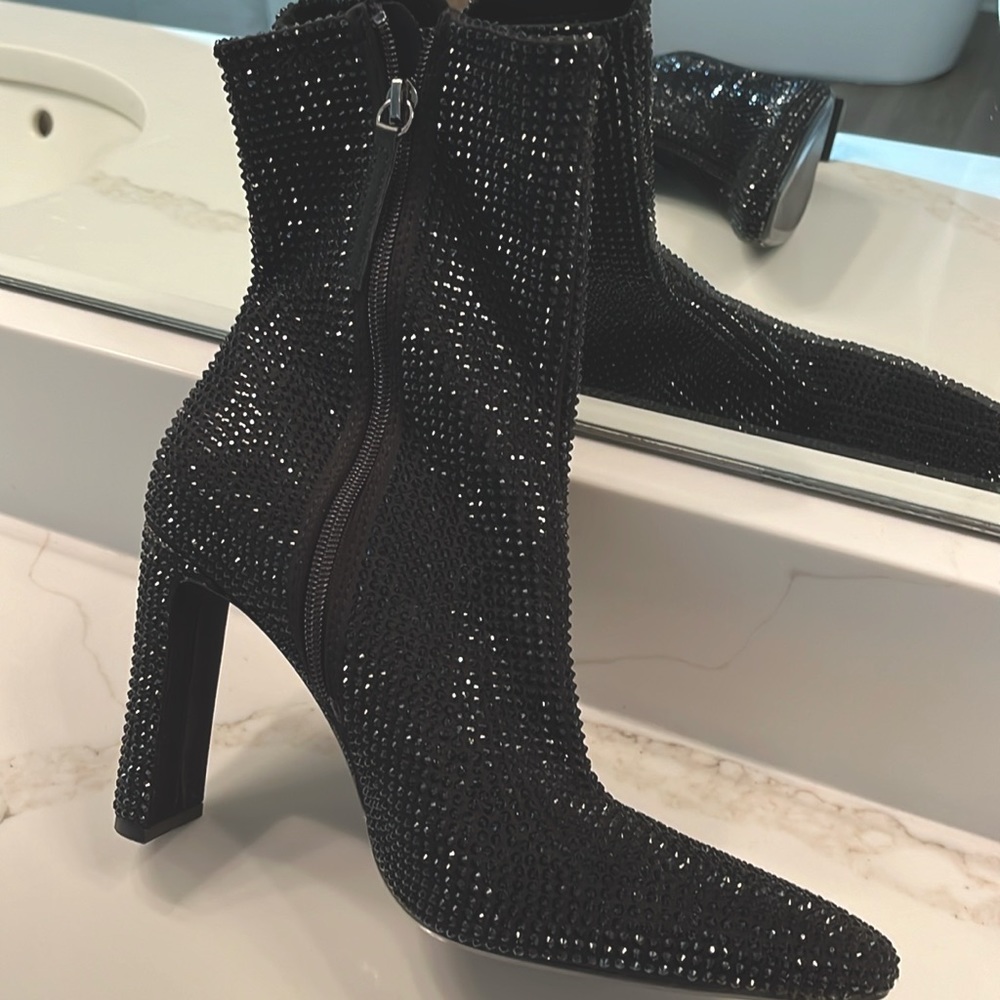 Zara size euro 39 black boots, worn 1 time
